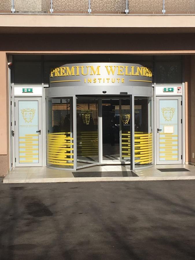 ホテル Premium Wellness Institute ブカレスト エクステリア 写真